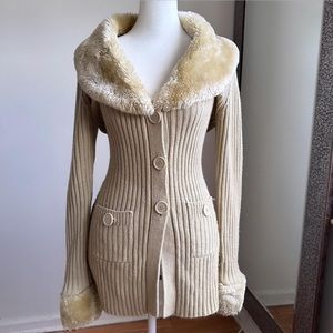 Vintage Cream Ribbed Sweater with Faux Fur Collar